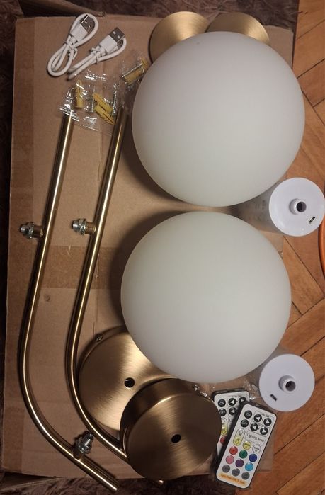 Настінна LED лампа,що заряджається і працює без світла