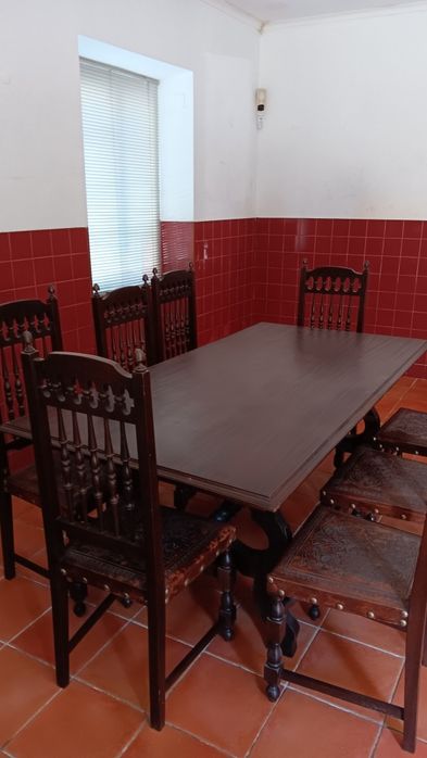 Mesa com 8 cadeiras