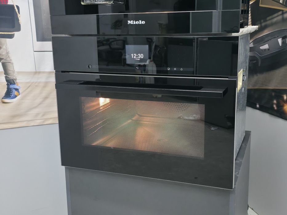 Комплект Духова шафа пароварка Miele DGC  кавомашина Miele CVA6805