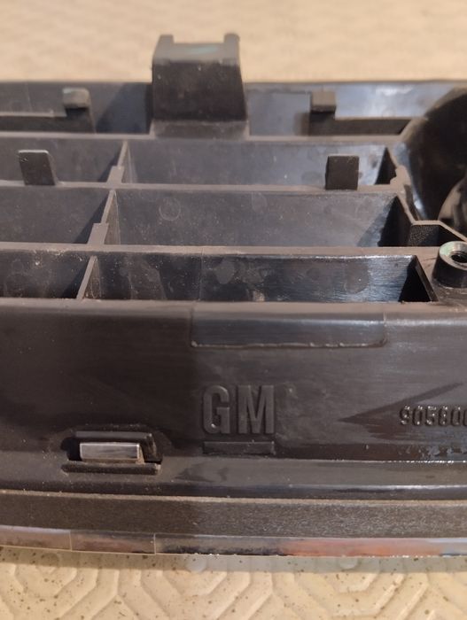 Grelha frontal Opel Zafira A