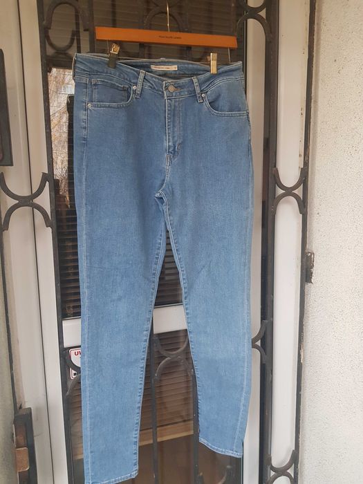 Spodnie marki Levis, R. 42-44