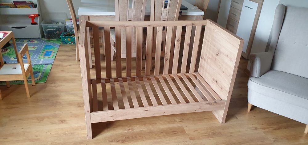 Łóżeczko solidne