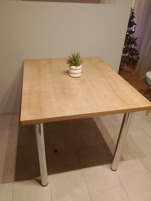 Stół kuchenny lub pokojowy