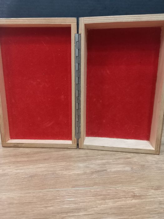 Деревяна шкатулка