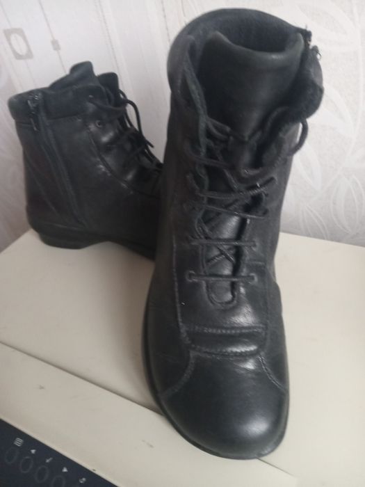 Ботинки  берцы  кожаные теплые с высокой шнуровкой р39,ст25,5см