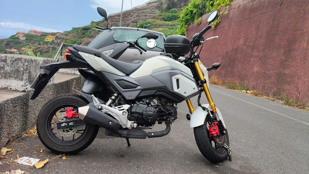 Honda MSX125 (Grom) em excelente estado.