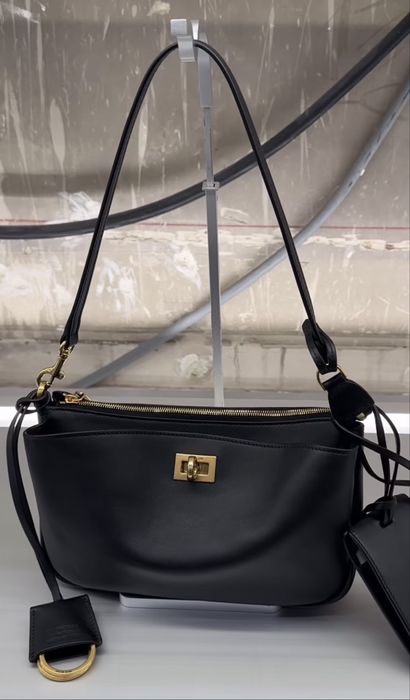 сумка натуральна шкіра чорна в стилі balenciaga sling rodeo