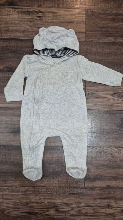 011 R pajacyk nr 5 miś szary George rozmiar 68-74 tj. 6-9 miesięcy