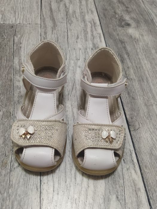 Босоніжки для дівчинки