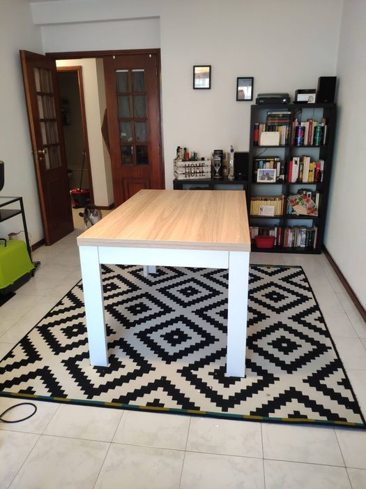 Mesa extensível em madeira