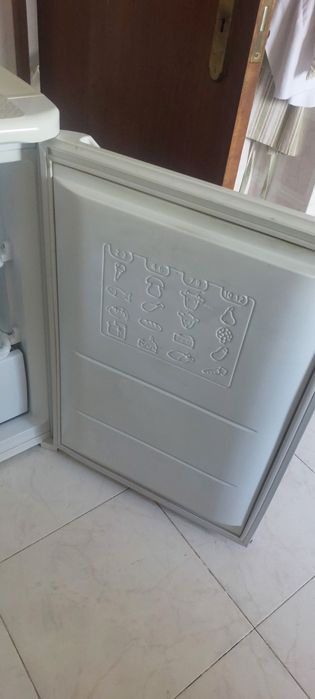 Arca vertical  indesit Alt. 82cm Larg. 55cm Profund. 58cm faço entrega domicílio