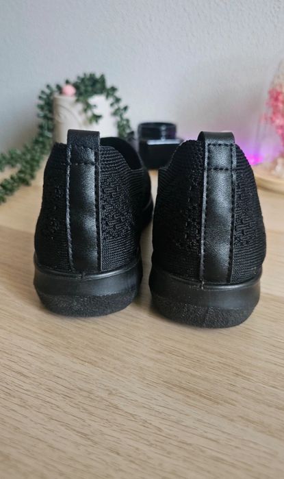 Sapatos pretoa meia estação