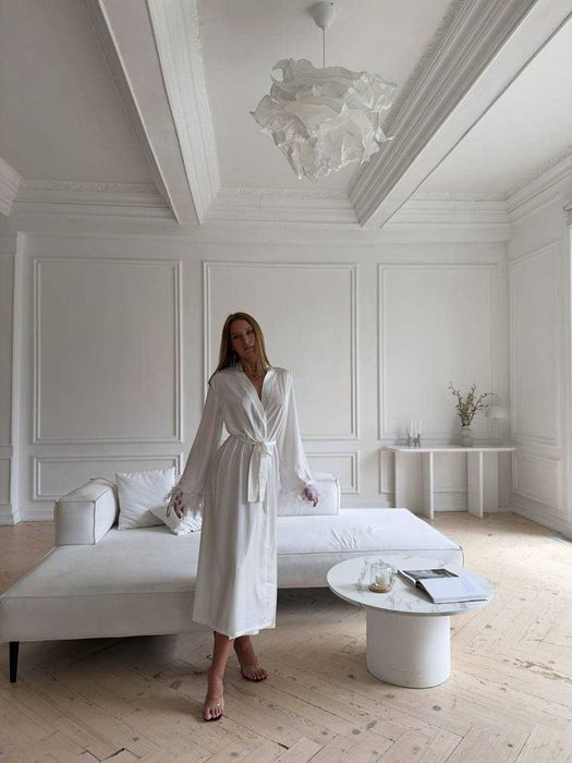 Розкішний атласний халат з мереживом і пір’ям, новий