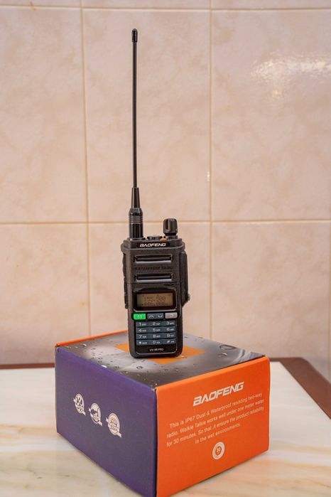 Walkie-talkie, radio amador.Baofeng UVR9 Pro
VHF/UHF
Robusto e á prova