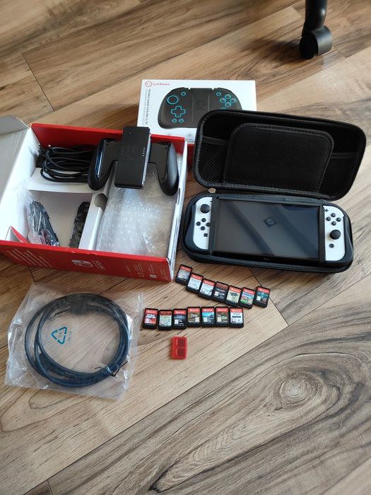 Nintendo Switch OLED 64 GB + 14 gier na kartach + akcesoria