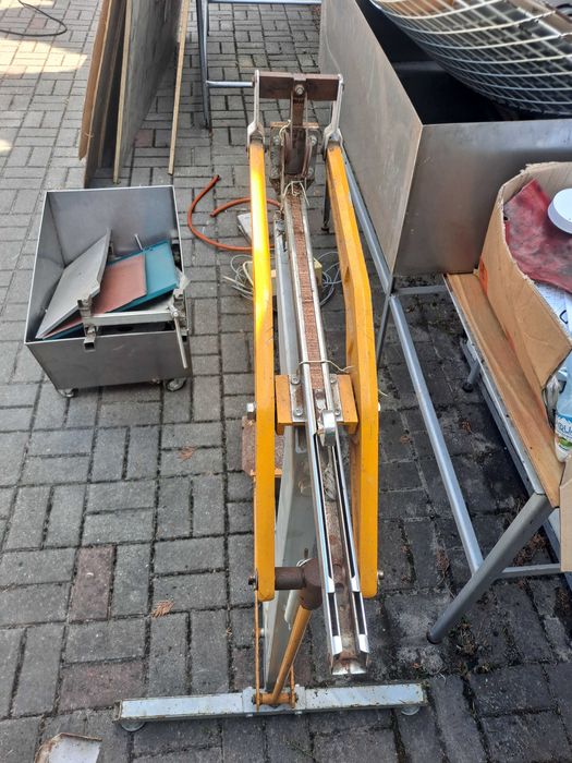 Zszywacz nożny mechaniczny do kartonów