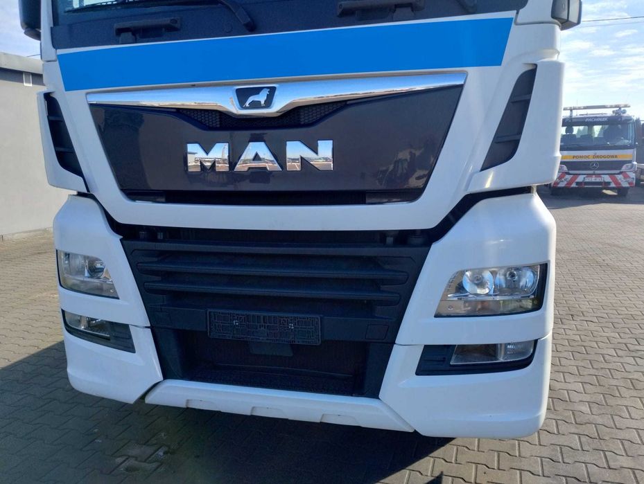 kratka środkowa zderzaka MAN TGX  LIFT 2018r., części