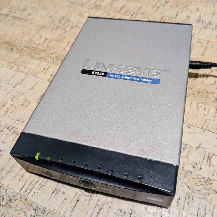 Router Linksys / Cisco RV042 - VPN, 2 X WAN, 4 X LAN