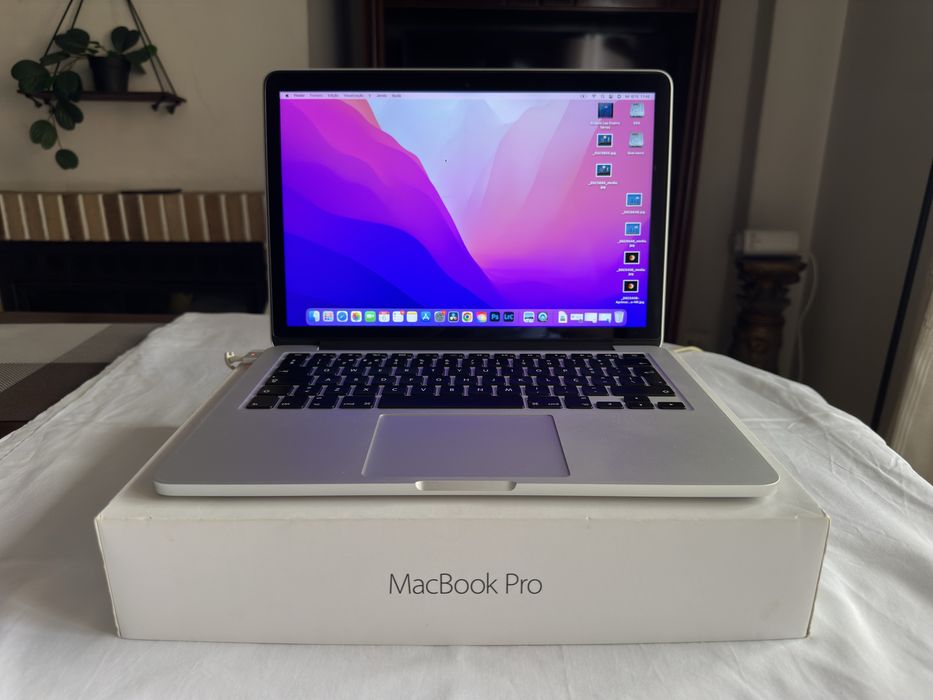 Macbook Pro 13” (2015) 8gb RAM 256gb memória