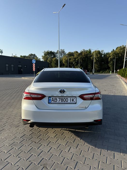 Продам офіційну Toyota Camry Hybrid 2019 року у максимальній комплектації Premium Plus