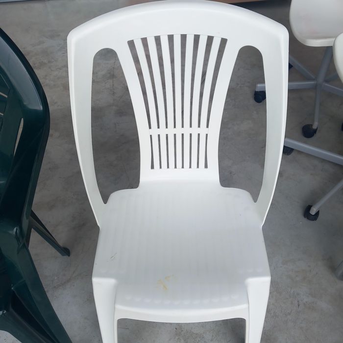 Cadeiras de plástico