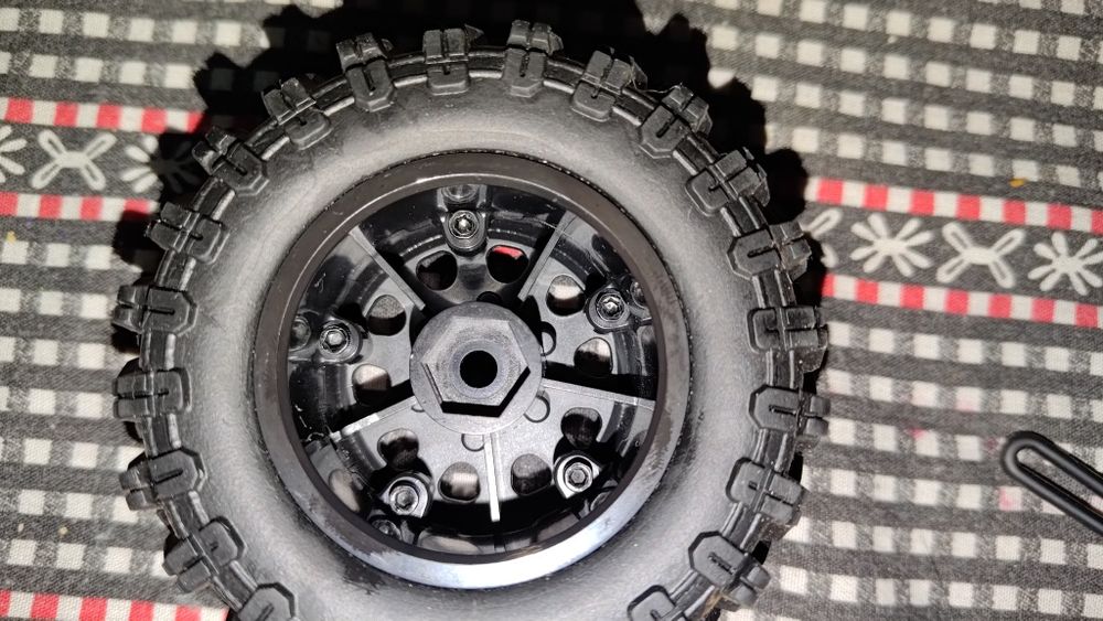 Vendo jantes RC com pneus