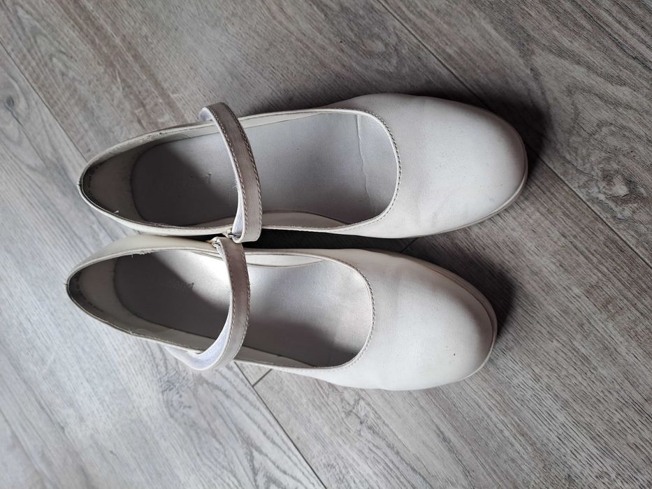 Buty dziewczęce 36 komunijne biale