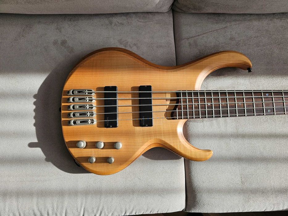 Ibanez BTB 555, (bas, gitara basowa, 5 strun)