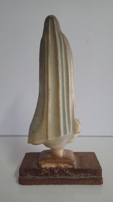 Nossa Senhora antiga em marfinite