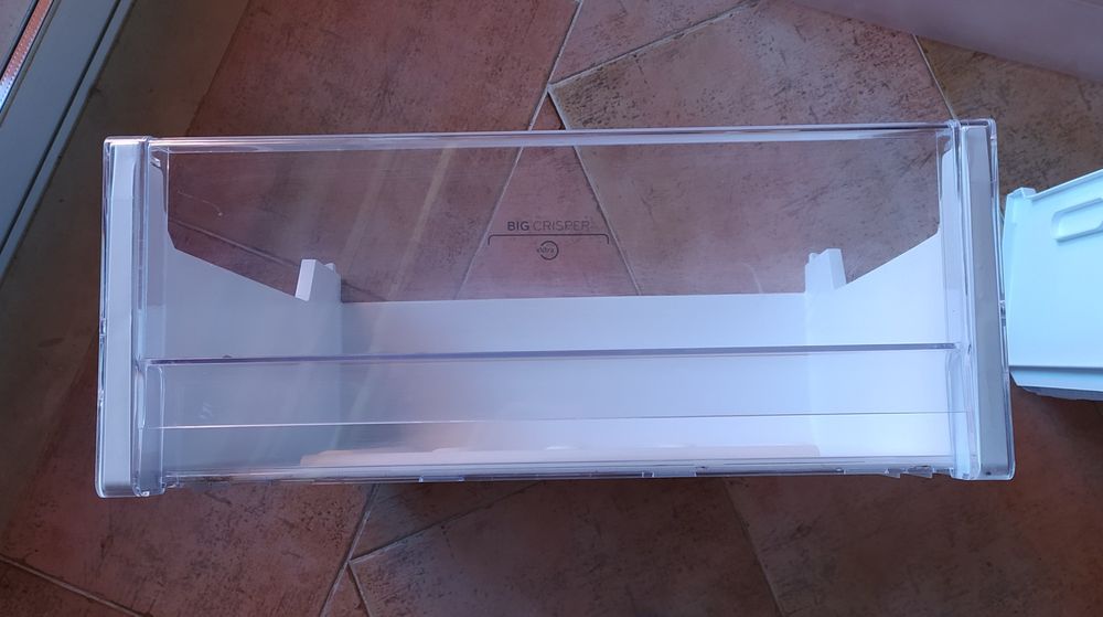 Indesit LR7 S2 W congelador prateleiras ver fotos