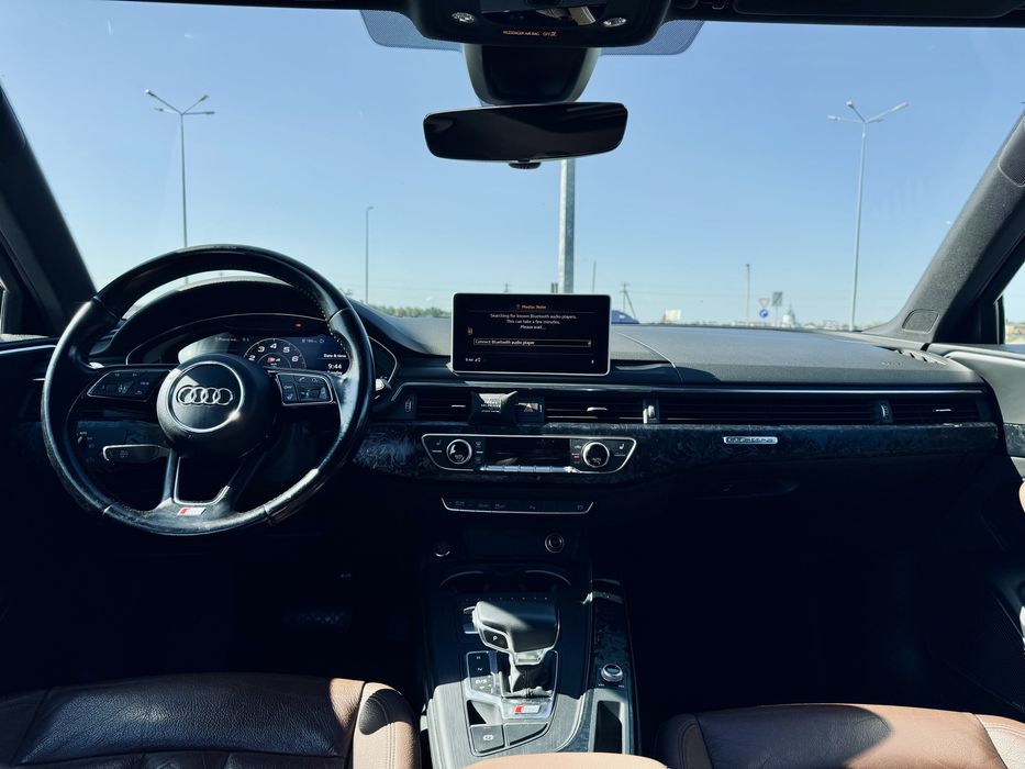 Продам машину Audi A4 2016