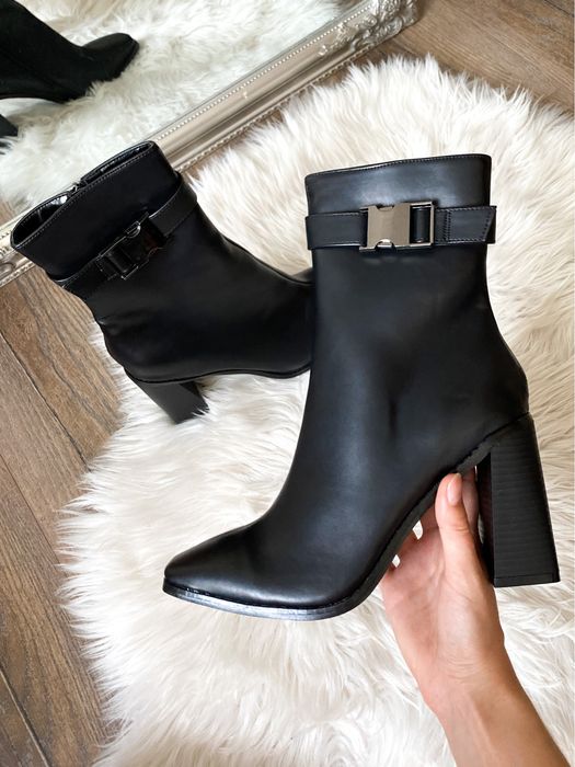 BooHoo: Czarne botki na słupku rozmiar 41 piękne wysokie na jesień