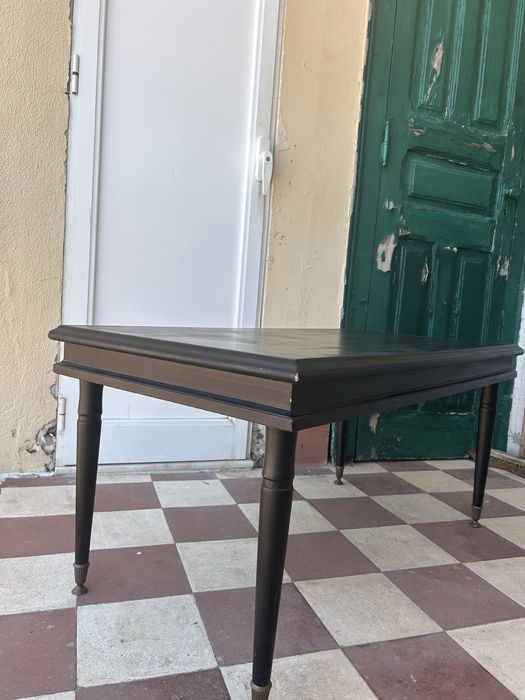 Mesa de apoio ou centro antiga preta em madeira