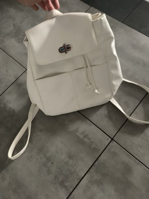 Plecaczek damski bialy