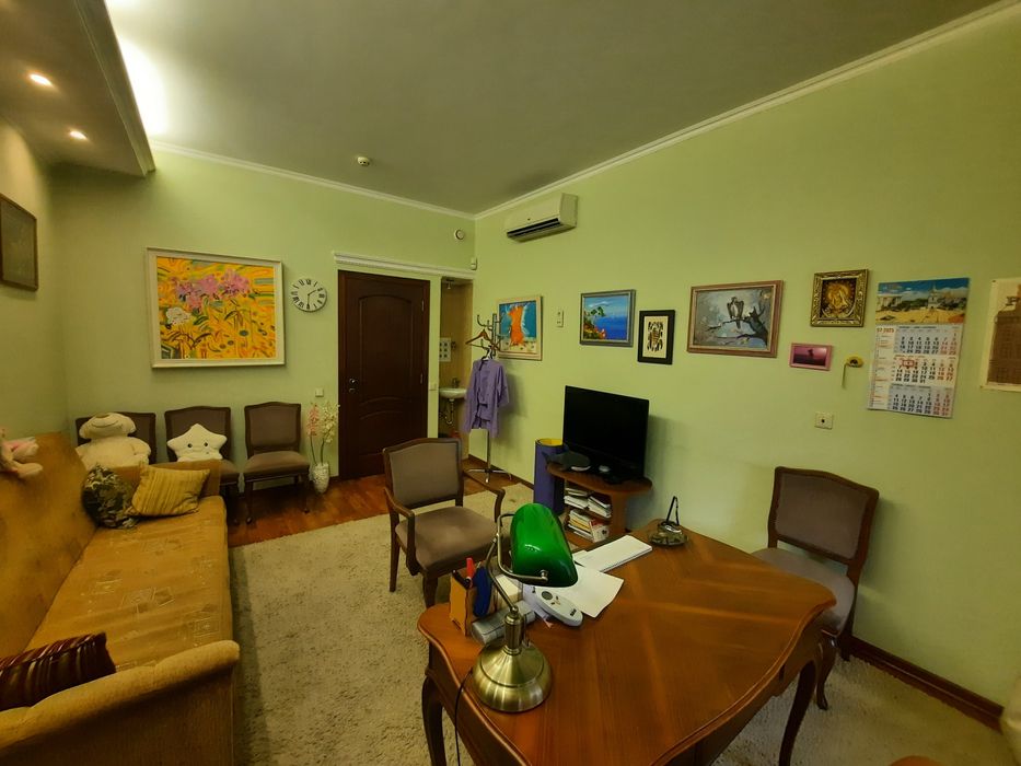 Продажа фасадного помещения 123 м² с арендаторами — инвестиция с доход