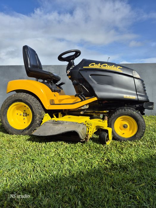 Trator corta-relva Hidrostático 720cc 25cv Dir. Assistida | Corte 1,4m