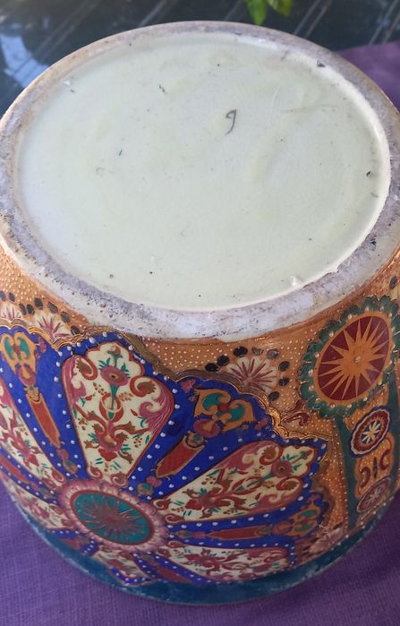 Antigo Cachepou em cerâmica policromada ,altura 20cm