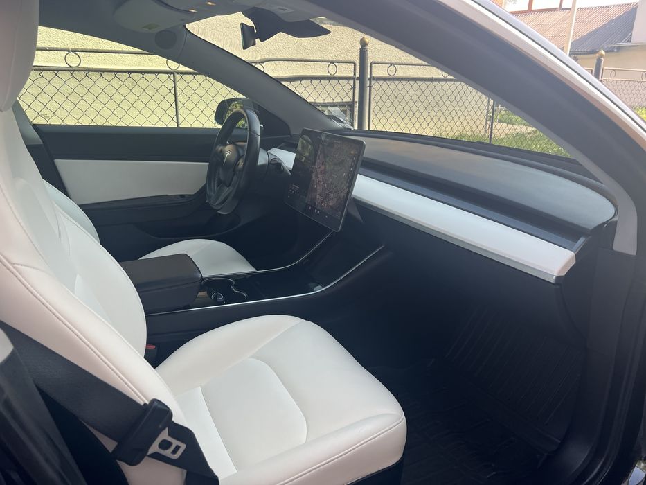 Tesla model 3 mid range CCS2