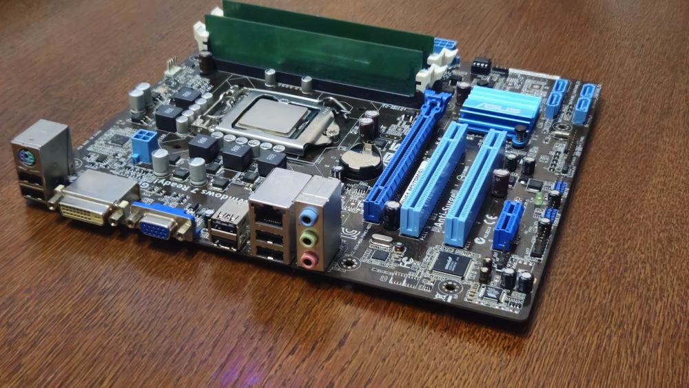 Материнська плата:ASUS Р8Н61-М2 комплект