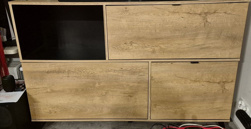 Sprzedam komodę. Nowoczesne wyposażenie.