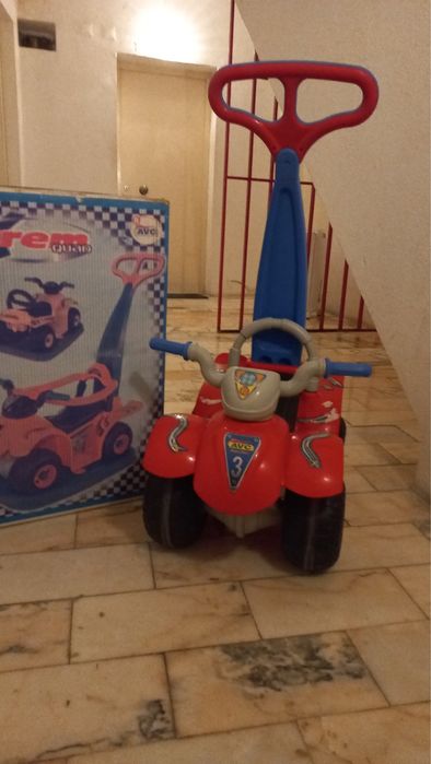Carrinho manual com puxador