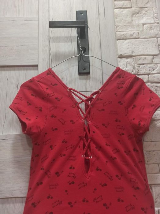 Czerwona koszulka bluzka