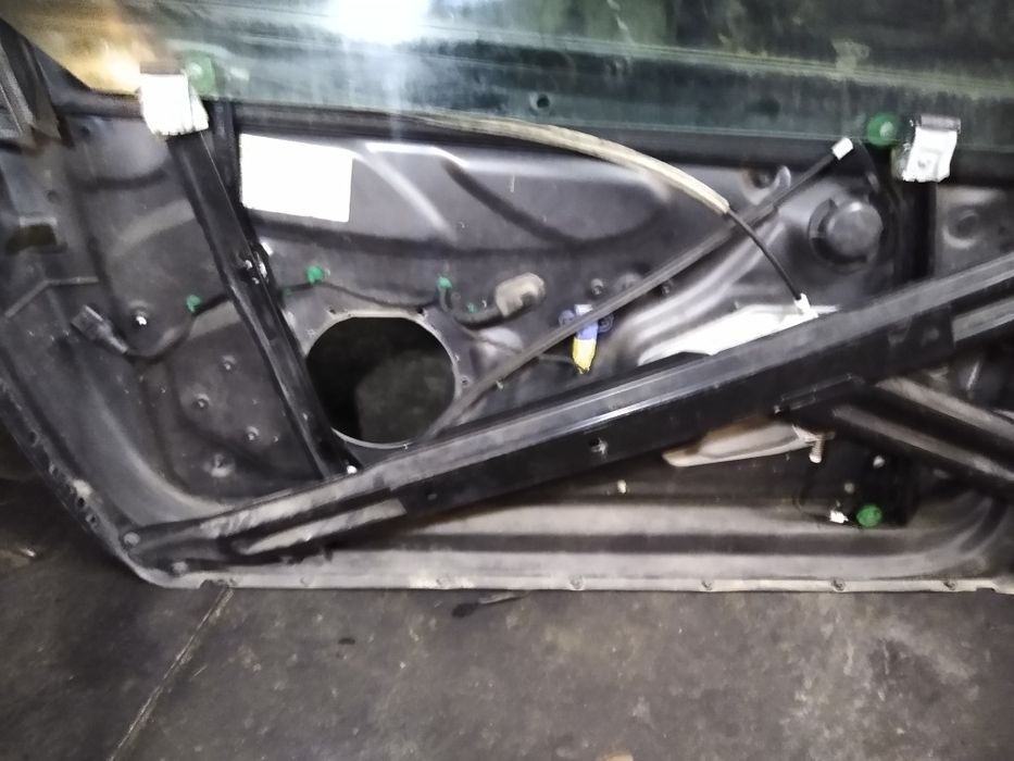 Ramka stelaż drzwi podnośnik szyba VW Golf V 3d prawa lewa