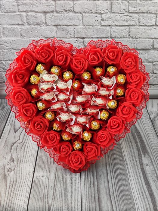 Букет з цукерок цукерками подарунок на день закоханих 8 березня