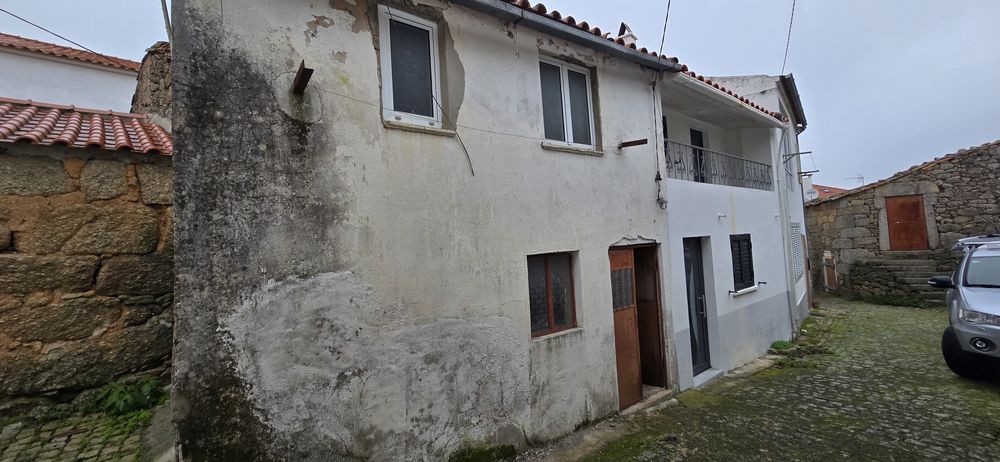 Casa r/c e 1° andar em Orca