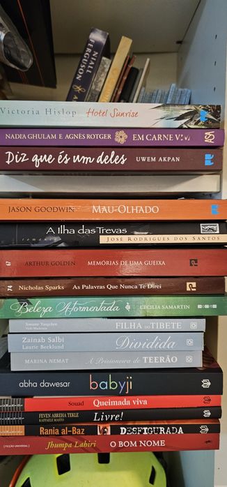 Various books in like-new condition