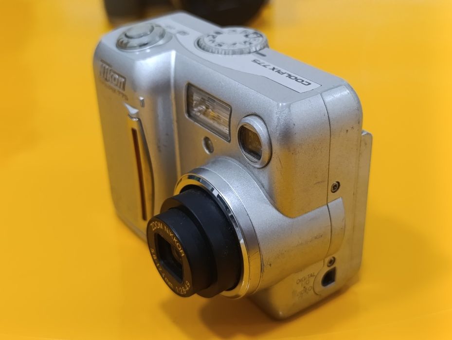 Aparat cyfrowy kompaktowy Nikon Coolpix 775, retro vintage 99% OK