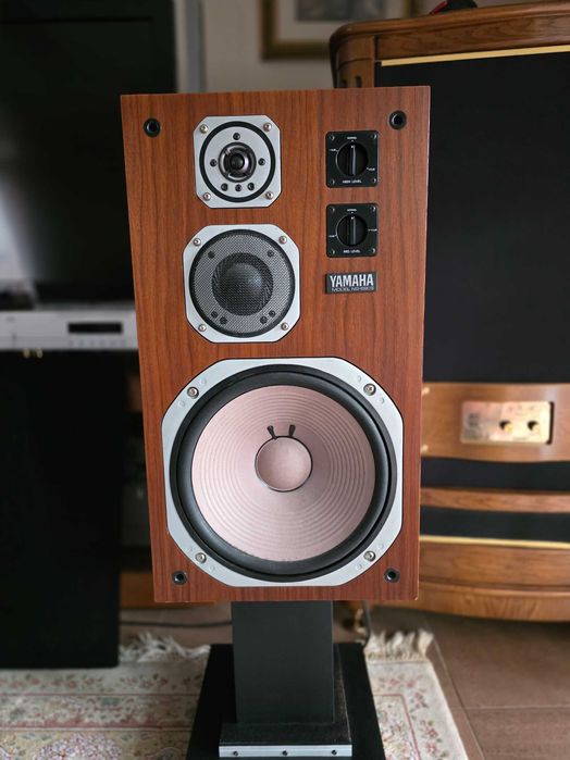 Продається акустика Yamaha NS 690 II