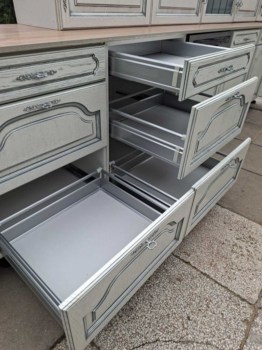 Komplet mebli kuchennych Fronty dębowe  Zabudowa narożna  z agd