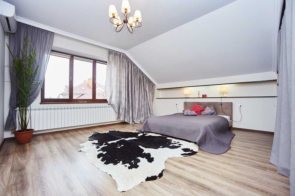 Продам добротный дом в Совиньоне! Красивый участок. Бассейн.